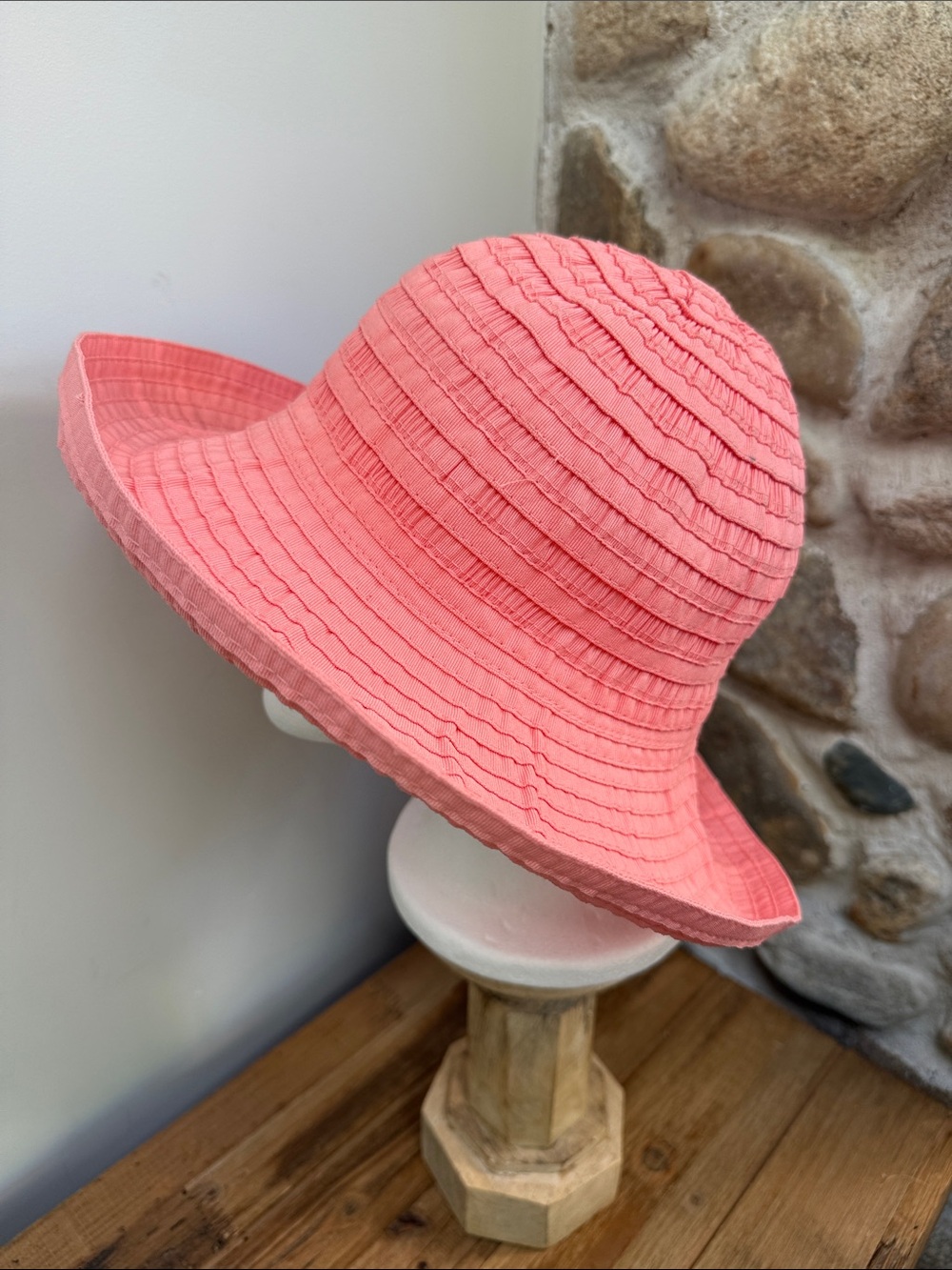 Betmar Coral Rose-pink pink ruched sun hat with metal logo plaque - Picture 4 of 9